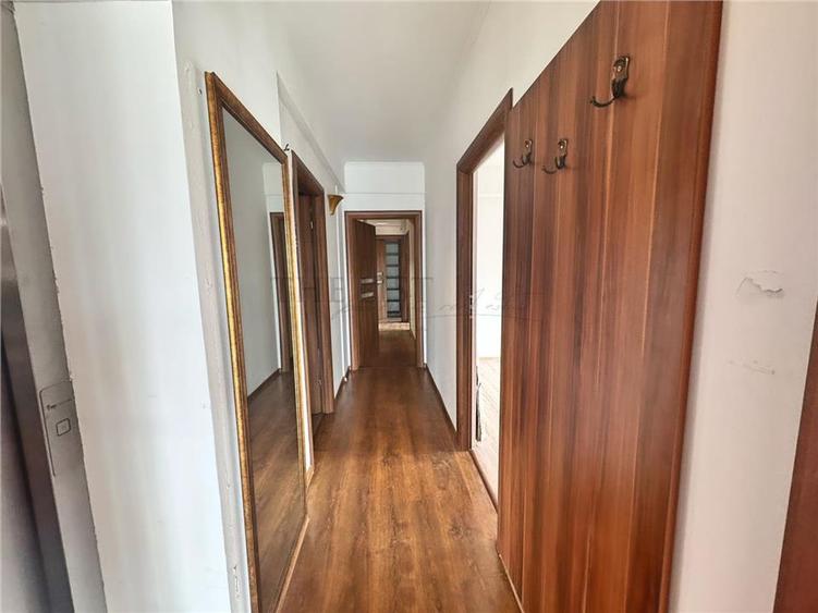 Apartament cu 3 camere decomandat în Floreasca