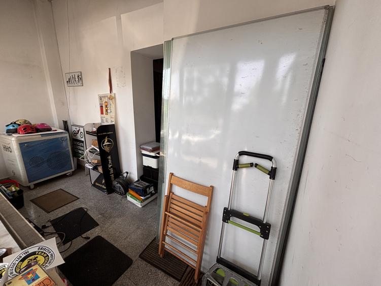 Spațiu comercial, de 9.6000003814697 mp, în Sala Palatului