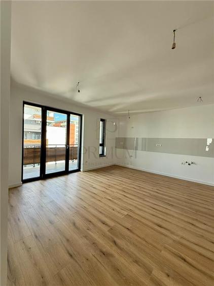 Apartament cu 3 camere decomandat în Torontalului
