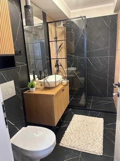 Apartament cu 2 camere semidecomandat, mobilat în Central