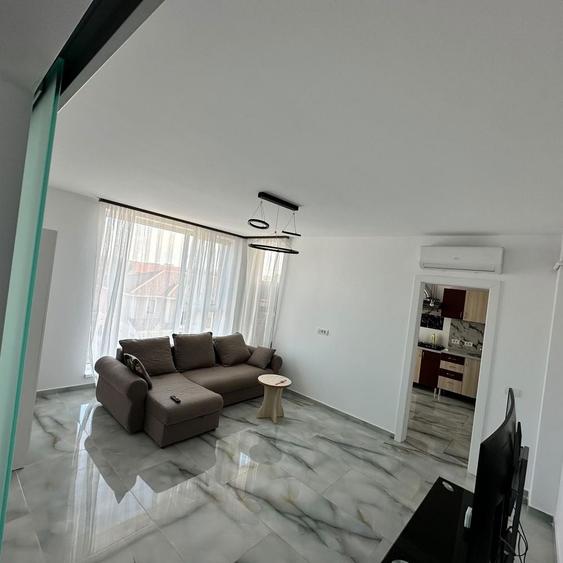 Apartament cu 2 camere decomandat în Exterior Vest