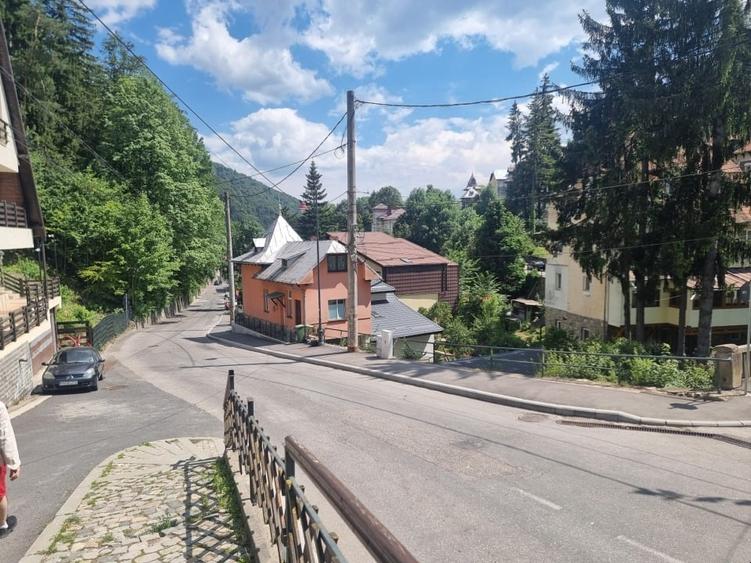 Casă individuală cu 5 camere cu Canalizare în Furnica