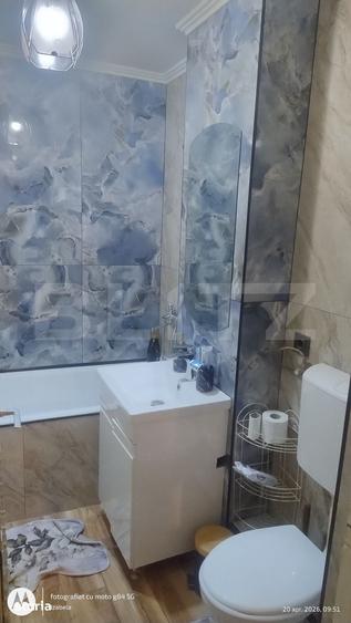 Apartament cu 2 camere, decomandat de vanzare Zona UM - 2