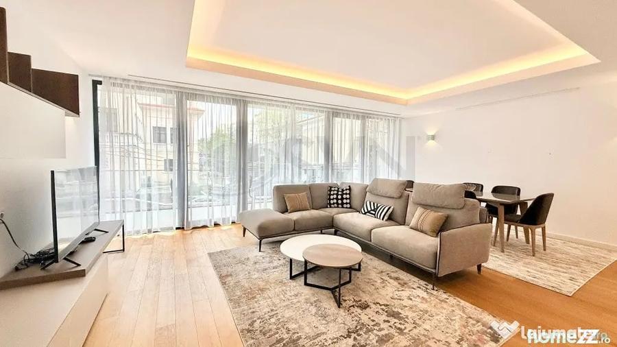 Apartament cu 4 camere decomandat în Central