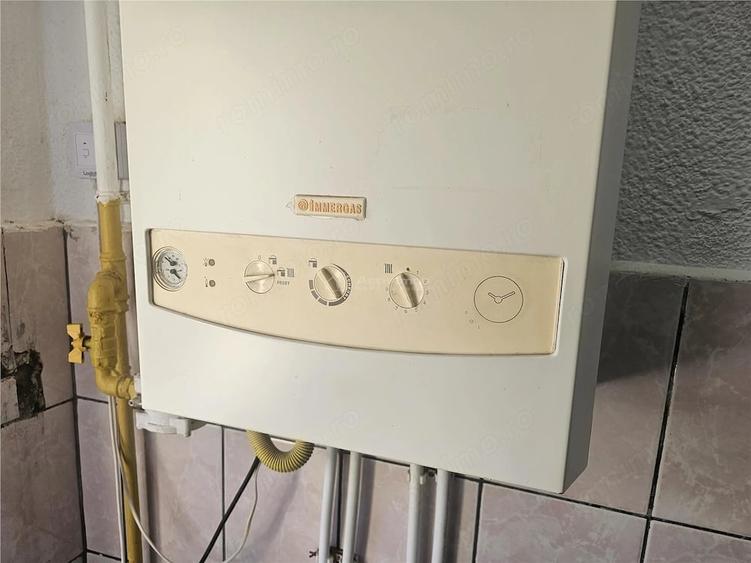 Apartament cu 3 camere semidecomandat în Micro III