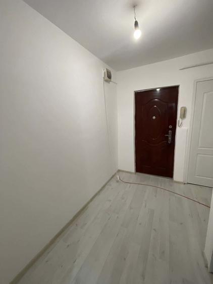 Apartament cu 3 camere decomandat în Tomești