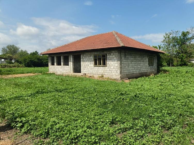 Casă cu 4 camere în Crețești