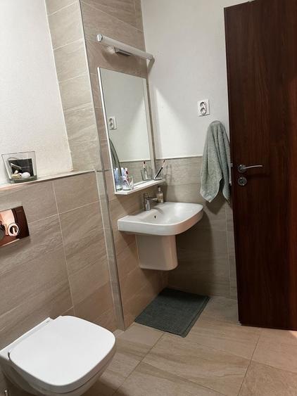 Apartament cu 2 camere semidecomandat, mobilat în Bună Ziua