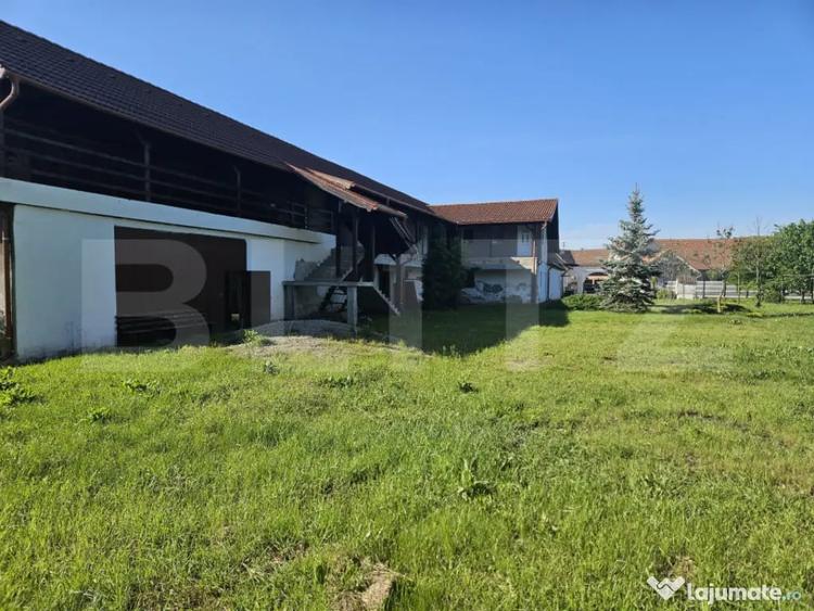 Casă cu 7 camere cu Teren 2828 Mp în Central