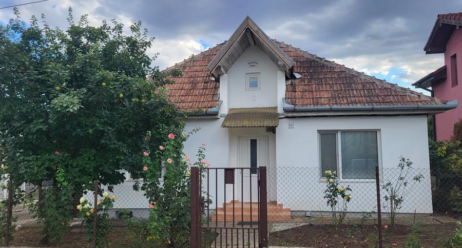 Casă individuală cu 3 camere cu Canalizare în Cetate