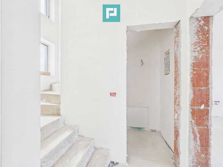 Duplex cu 4 camere cu Canalizare în Covaci
