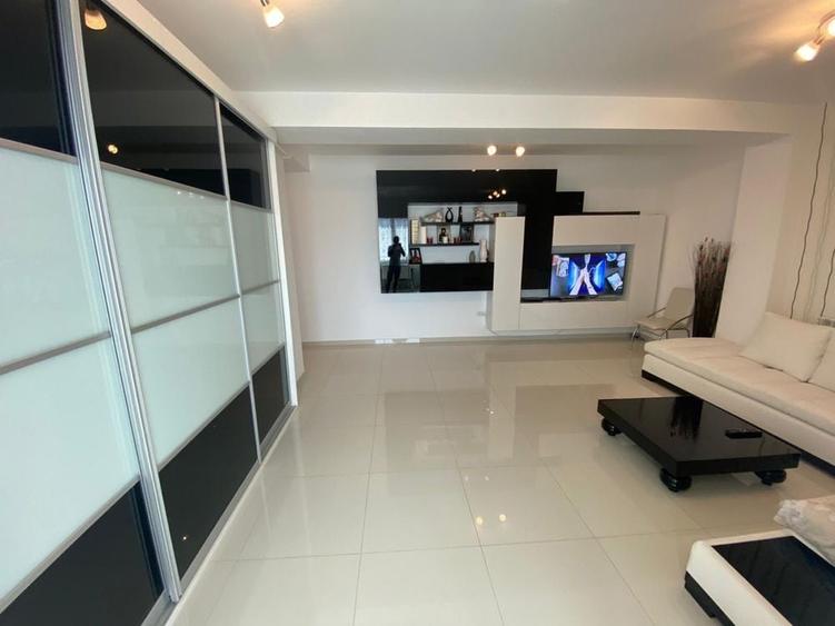 Apartament cu 2 camere decomandat în Palazu Mare