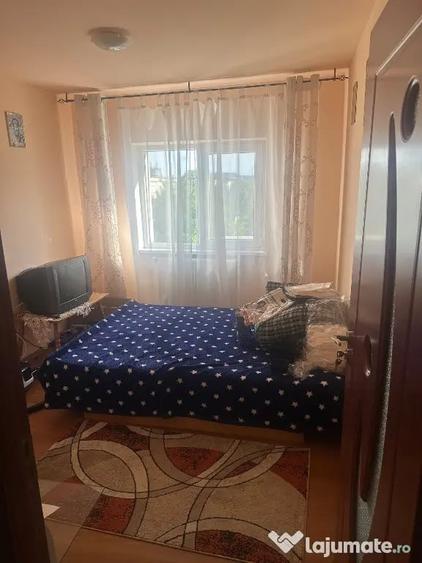 Apartament cu 3 camere decomandat în Buzaului