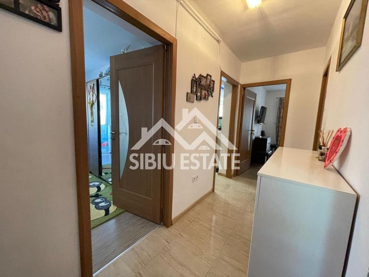 Apartament cu 3 camere decomandat, mobilat în Șelimbăr