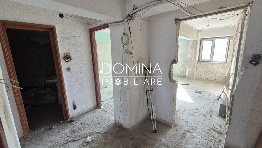 Vânzare apartament 3 camere, etaj 1, situat în Rovinari, strada Minerilor - 6