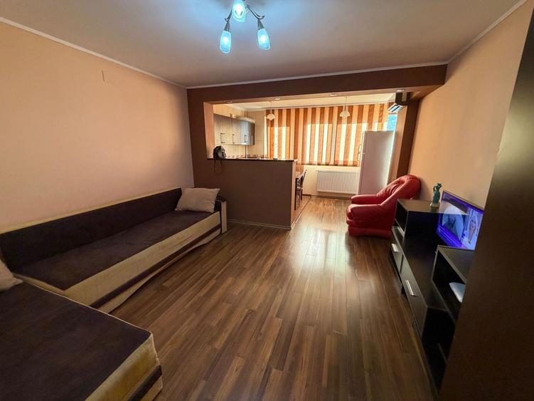 Garsonieră decomandată, mobilată în Titan