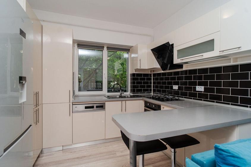 Apartament cu 3 camere, mobilat în Popas Păcurari