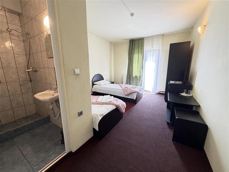 Casă individuală cu 20 camere cu Teren 247 Mp în Sânmartin