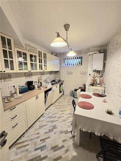 Apartament cu 3 camere decomandat în Primo