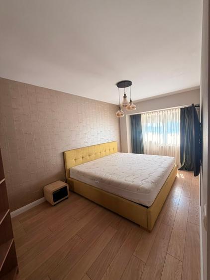 Apartament cu 3 camere decomandat în Victoriei