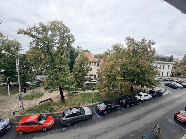 Birou, de 87 mp, în P-ța Sfântul Ștefan