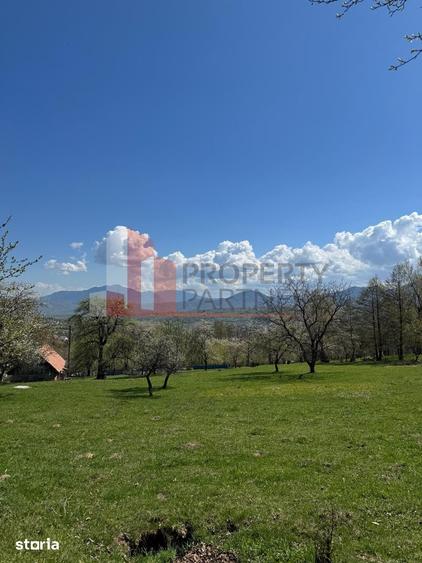 Teren de 1436 mp, în Bran