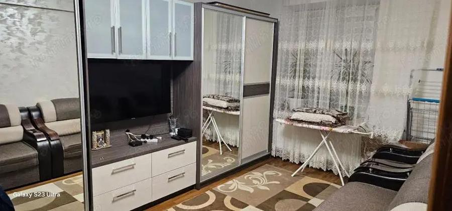 1 camera in zona UMT la etajul 2 - 1