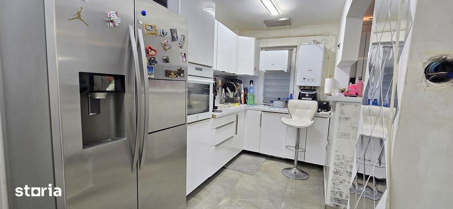 Apartament cu 3 camere în Alexandru cel Bun