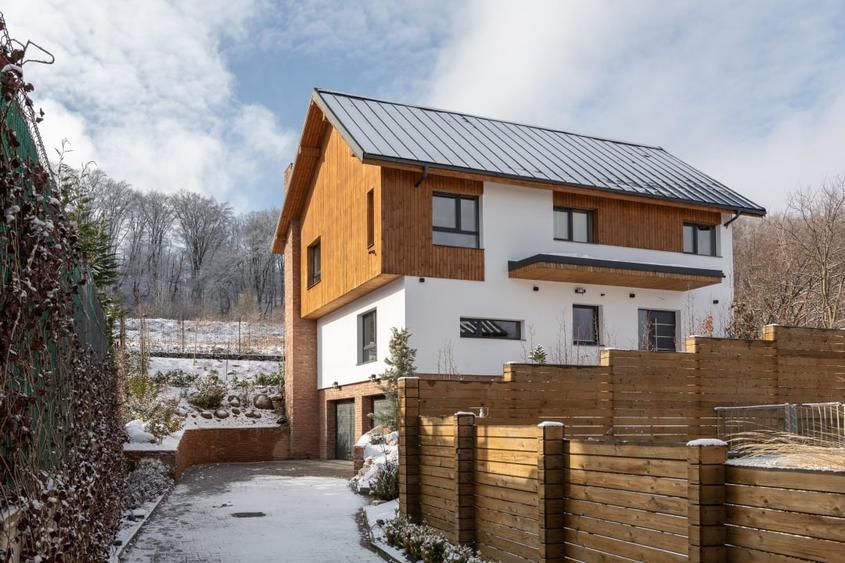 Bijuterie tehnologica - Casa de vanzare in zona Faget - 1