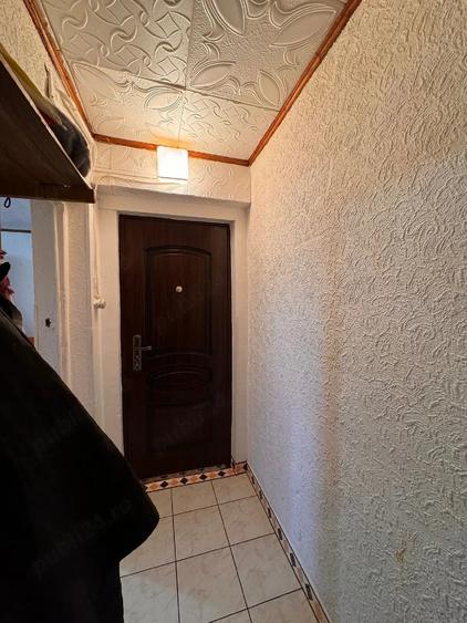 Apartament cu 3 camere semidecomandat în Gojdu