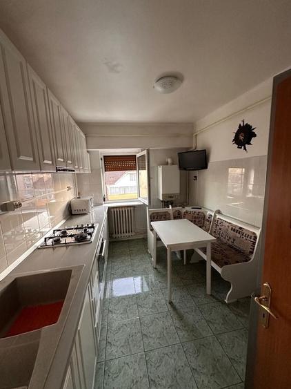 Apartament cu 3 camere decomandat în Exterior Vest