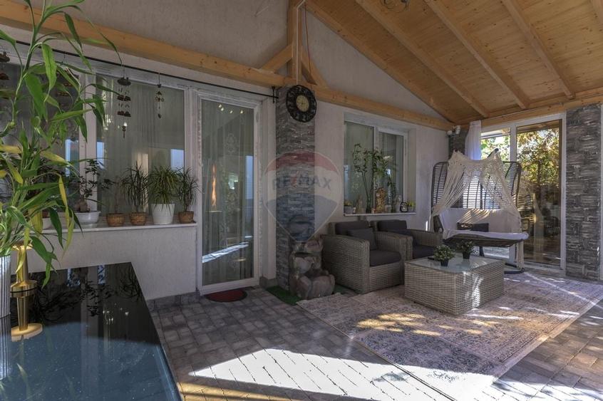 Proprietate premium cu design elegant si multiple upgrade-uri - 10