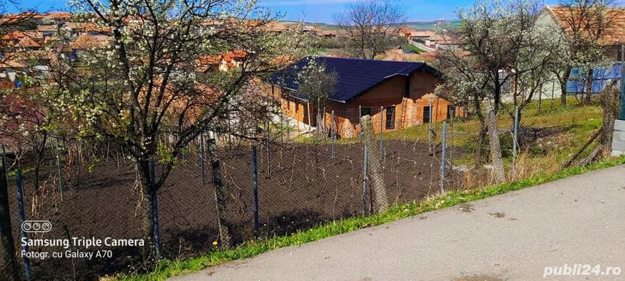 Casa noua ?i casa veche de vanzare - 2