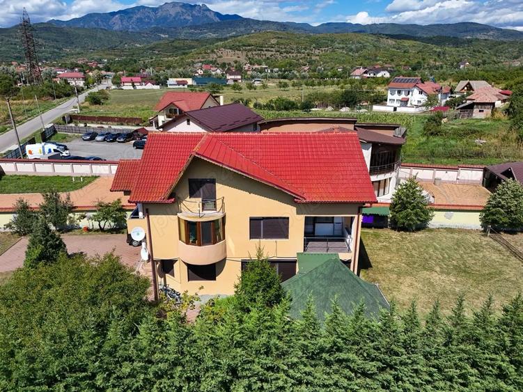 Casa de vanzare 110 mp, curte spa?ioasa ?i gradina verde - 2