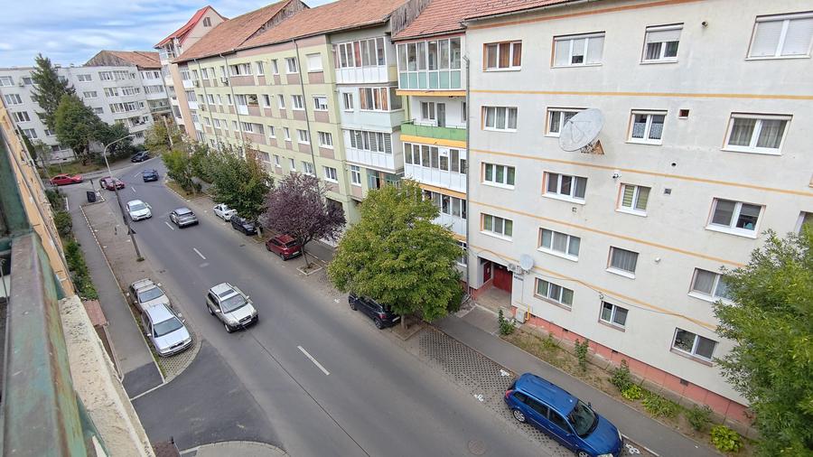 Apartament 3 camere decomandate 2 bai in Sibiu Ciresica - 2