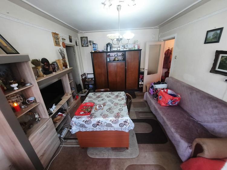 Apartament cu 3 camere, etajul 3/4, zona Dacia - 2