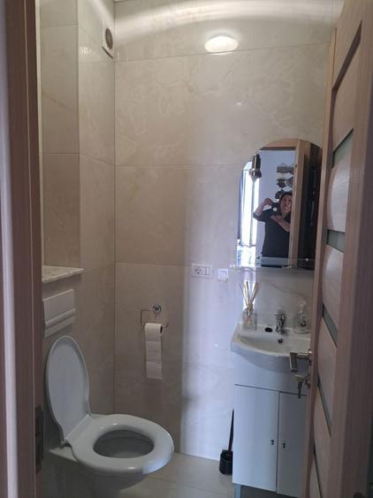Inchiriez apartament 3 camere , loc de parcare inclus , in zona AFI - 8