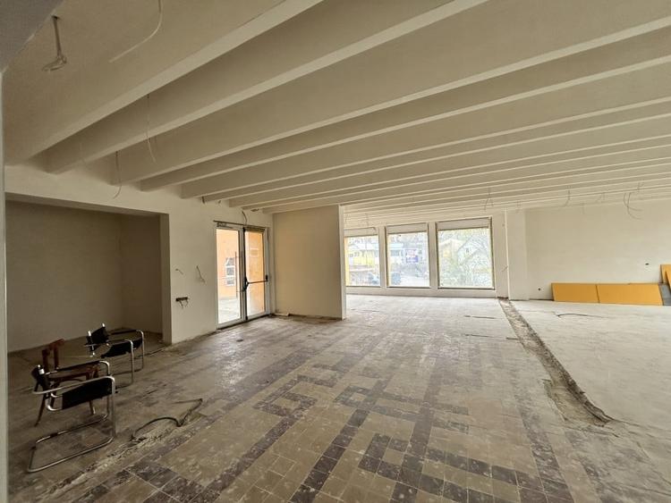 Cladire de vanzare D+P+4 cu 4670mp utili si curte 3650mp la 1280euro/mp - 16