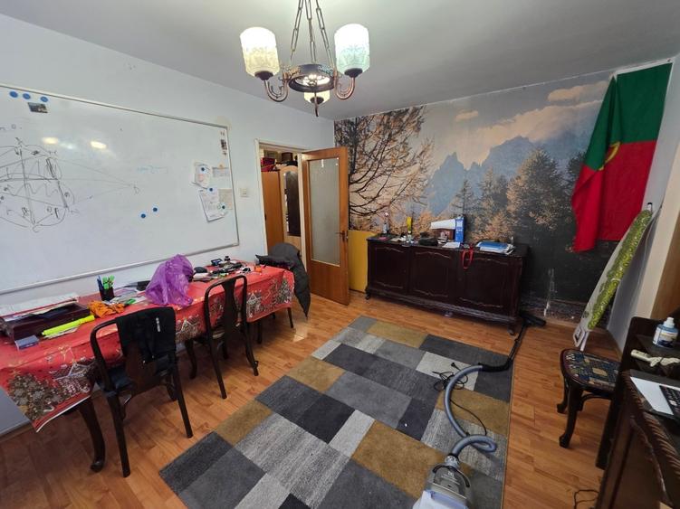 Liviu Rebreanu intersectie 1 Decembrie 1918, langa Auchan Titan, Poarta 4 - 11