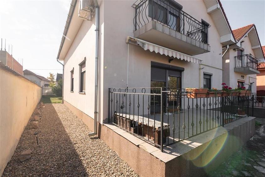 Casa P+M cu 4 camere+living+loc de luat masa in Santion - 54