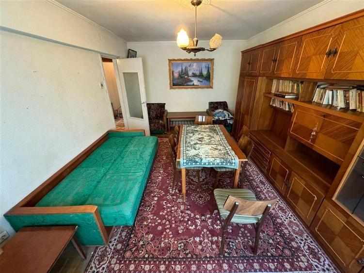 Apartament 3 camere, 1 boxa, zona Centrala , etaj 4 - 4