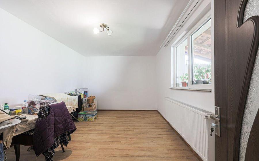 Rezervat Casa renovata cu 3 camere din caramida in ... - 7