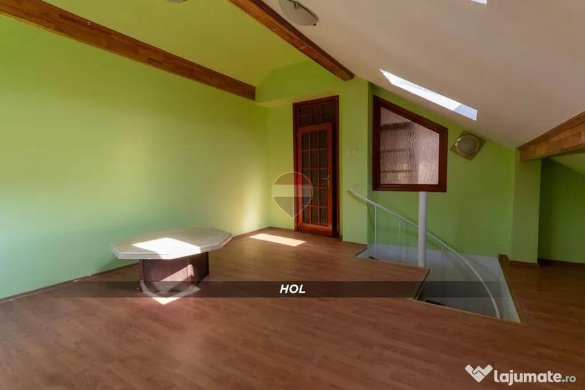 Apartament cu 7 camere decomandat în Central