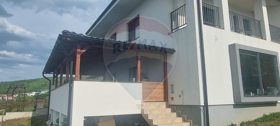 Casă individuală cu 4 dormitoare de vânzare str Planoarelor Dezmir - 17