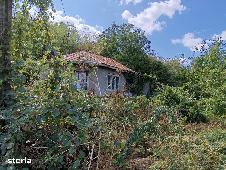 Casă cu 2 camere cu Teren 2474 Mp în Merei
