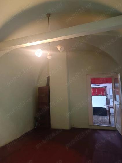 Casa de vanzare in zona centrala - 2