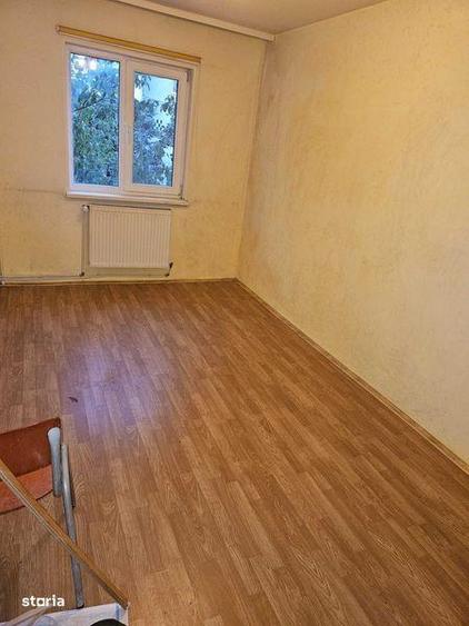 Apartament de vanzare 3 camere Resita - 1