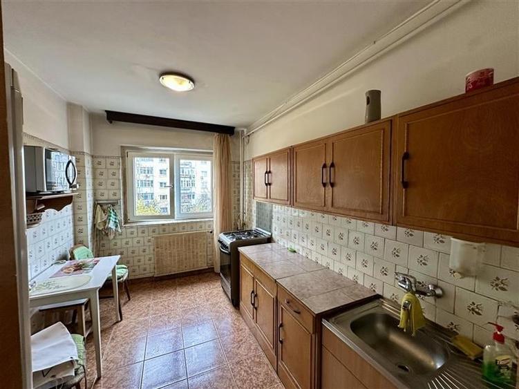 Apartament 3camere de vanzare - Apusului - etaj 3/8, aproape de metrou - 2