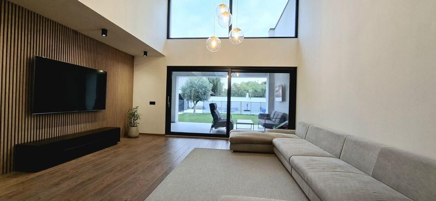 Locuinta individuala exclusivista cu piscina - Dumbravita - 2