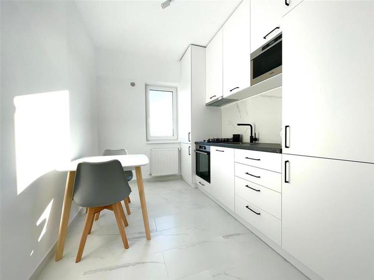 1 CAM CENTRU PALAS , PARCARE,PRIMA INCHIRIERE UNIREA TOWERS DEC - 430EUR - 2